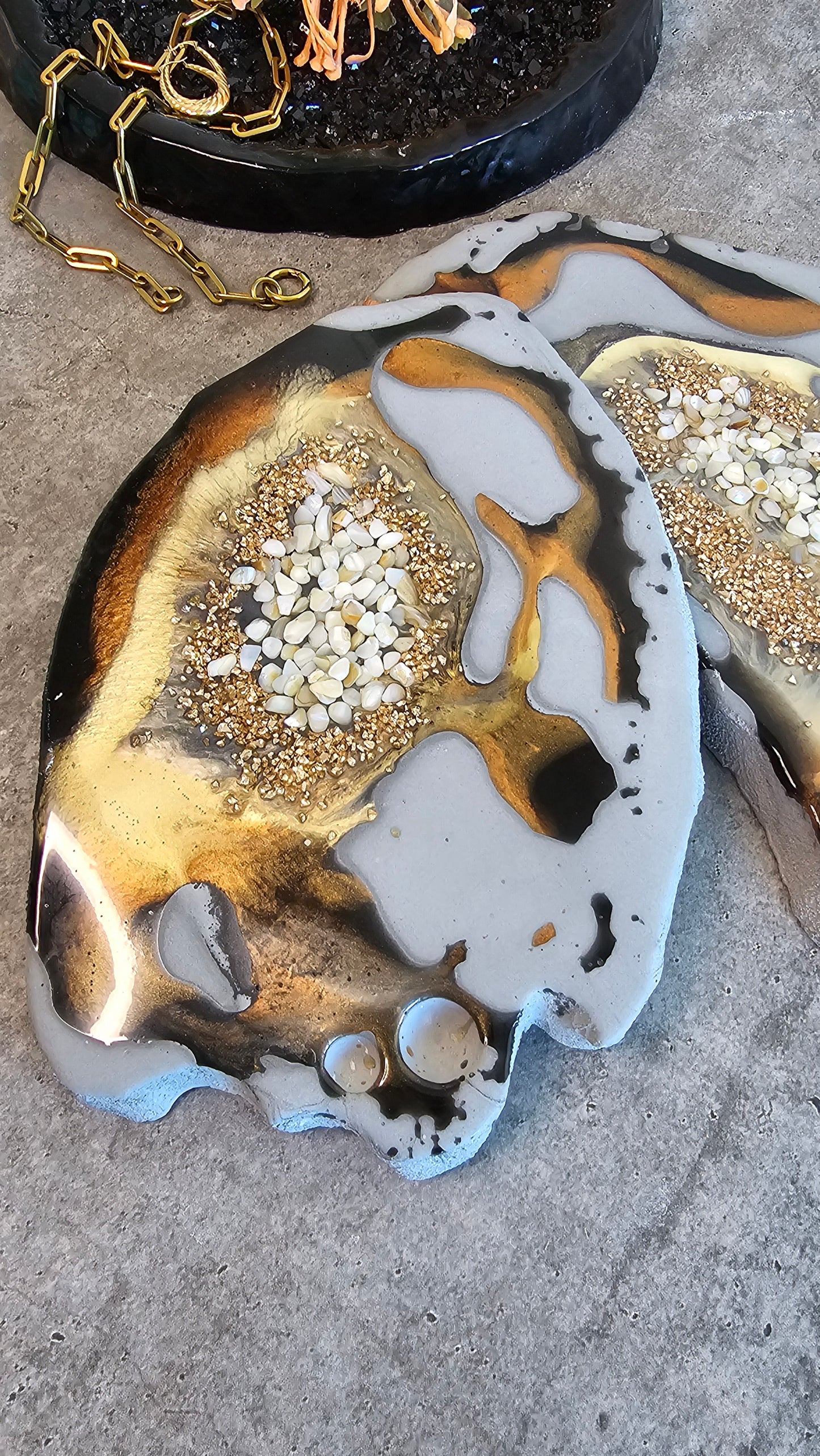 Geode Slice No. 2 Silicone Mold – Large Resin & Plaster Craft Mold for Trays, Platters, Decorative Projects